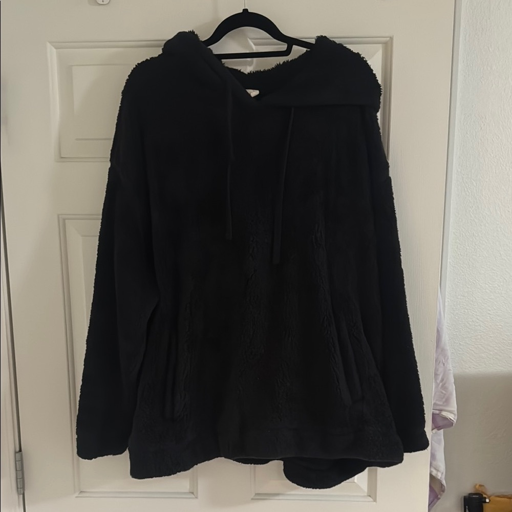 Universal Thread Black Fluffy Sweatshirt
